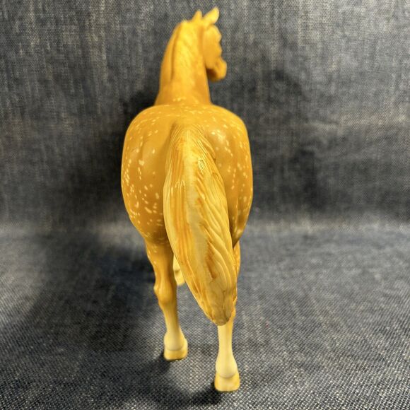 Blue Ribbon Ranch Quarter Horse Dapple Palomino Blue Box 9.5” - Picture 10 of 16